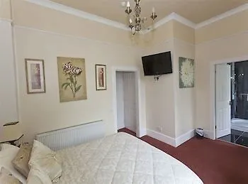 בית הארחה אדינבורו Alba House Hotel